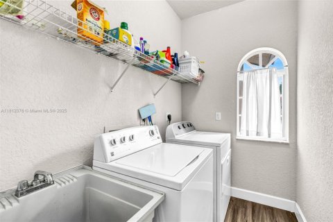 House in Tamarac, Florida 3 bedrooms, 159.05 sq.m. № 1760796 - photo 26