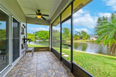 House in Tamarac, Florida 3 bedrooms, 159.05 sq.m. № 1760796 - photo 28