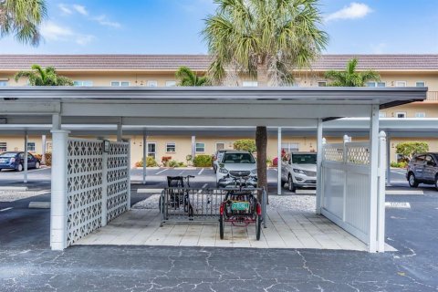 Condo in Dunedin, Florida, 2 bedrooms  № 1801826 - photo 27