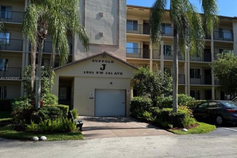Copropriété à louer à Pembroke Pines, Floride: 2 chambres, 105.63 m2 № 1987522 - photo 2