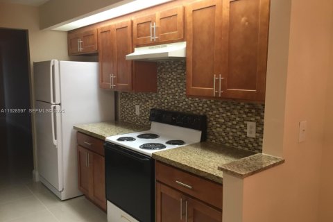 Copropriété à louer à Pembroke Pines, Floride: 2 chambres, 105.63 m2 № 1987522 - photo 8