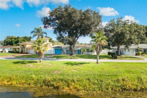 Casa en venta en Saint Petersburg, Florida, 2 dormitorios, 124.02 m2 № 2383377 - foto 11