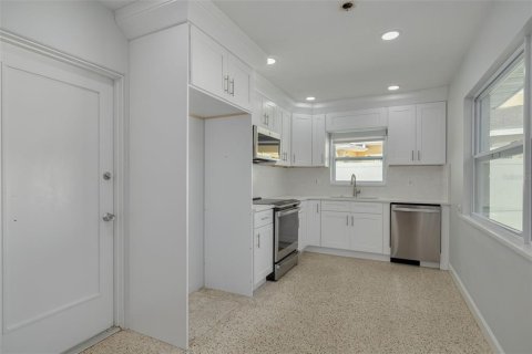 Casa en venta en Saint Petersburg, Florida, 2 dormitorios, 124.02 m2 № 2383377 - foto 4
