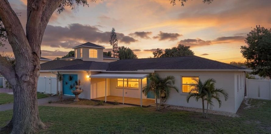 Casa en Saint Petersburg, Florida 2 dormitorios, 124.02 m2 № 2383377