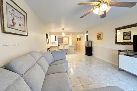 Copropriété à vendre à Lauderhill, Floride: 1 chambre, 91.14 m2 № 1994112 - photo 4