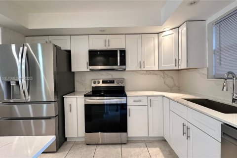 Copropriété à vendre à Lauderhill, Floride: 1 chambre, 91.14 m2 № 1994112 - photo 7