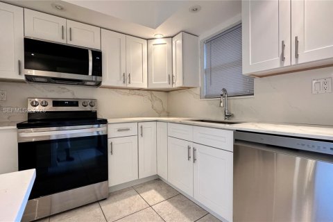 Copropriété à vendre à Lauderhill, Floride: 1 chambre, 91.14 m2 № 1994112 - photo 10