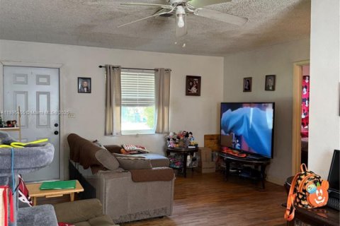 Casa en venta en Hollywood, Florida, 3 dormitorios, 85.47 m2 № 1951400 - foto 8