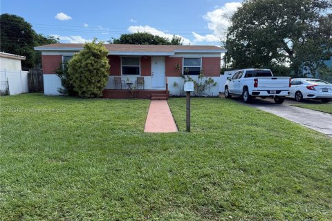 Casa en venta en Hollywood, Florida, 3 dormitorios, 85.47 m2 № 1951400 - foto 1