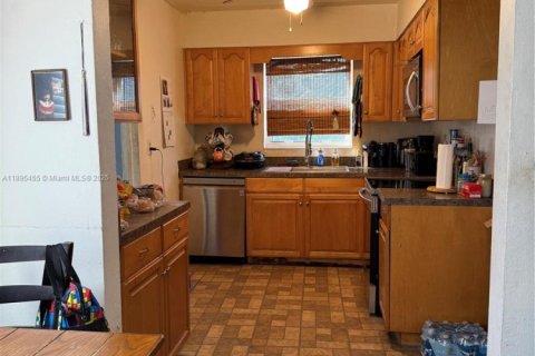 Casa en venta en Hollywood, Florida, 3 dormitorios, 85.47 m2 № 1951400 - foto 4