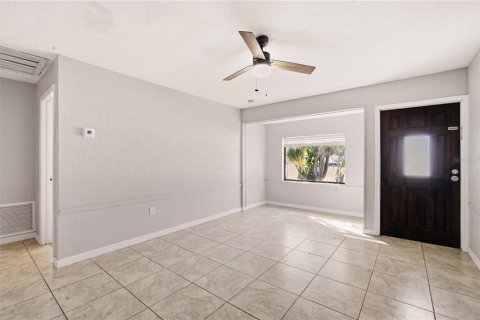 Villa ou maison à louer à Saint Petersburg, Floride: 4 chambres, 111.48 m2 № 2427003 - photo 3