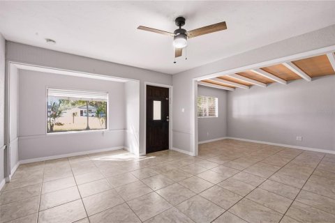 Villa ou maison à louer à Saint Petersburg, Floride: 4 chambres, 111.48 m2 № 2427003 - photo 5