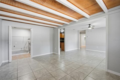 Villa ou maison à louer à Saint Petersburg, Floride: 4 chambres, 111.48 m2 № 2427003 - photo 7