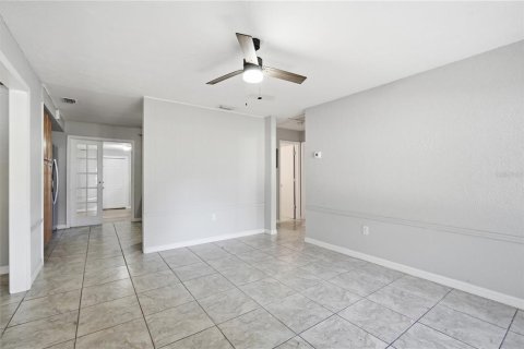 Villa ou maison à louer à Saint Petersburg, Floride: 4 chambres, 111.48 m2 № 2427003 - photo 2