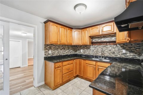 Villa ou maison à louer à Saint Petersburg, Floride: 4 chambres, 111.48 m2 № 2427003 - photo 12