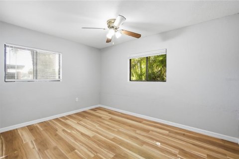 Villa ou maison à louer à Saint Petersburg, Floride: 4 chambres, 111.48 m2 № 2427003 - photo 8