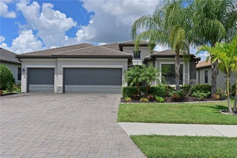 House in Bradenton, Florida 4 bedrooms, 208.57 sq.m. № 2418739 - photo 2