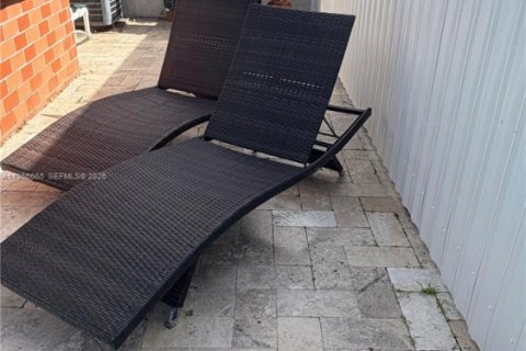 Casa en alquiler en Miami, Florida, 3 dormitorios, 187.29 m2 № 2010582 - foto 15