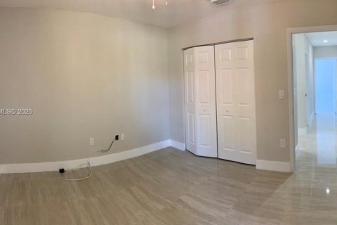 Casa en alquiler en Miami, Florida, 3 dormitorios, 187.29 m2 № 2010582 - foto 10