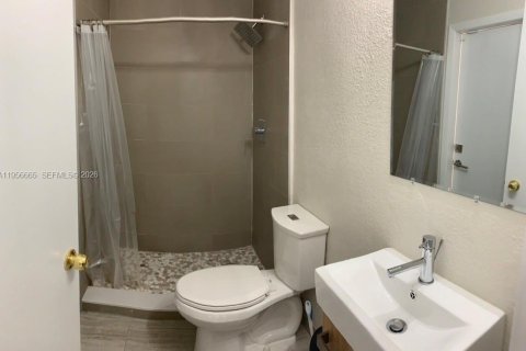 Casa en alquiler en Miami, Florida, 3 dormitorios, 187.29 m2 № 2010582 - foto 11