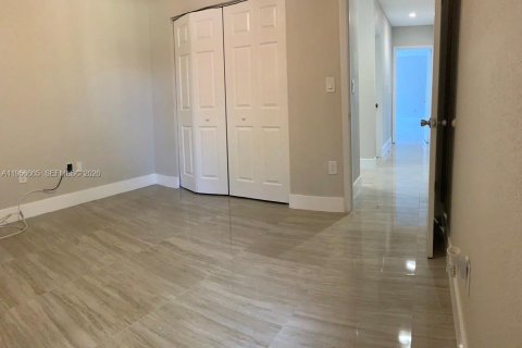 Casa en alquiler en Miami, Florida, 3 dormitorios, 187.29 m2 № 2010582 - foto 12