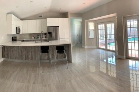 Casa en alquiler en Miami, Florida, 3 dormitorios, 187.29 m2 № 2010582 - foto 6