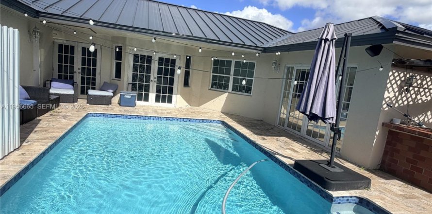 Casa en Miami, Florida 3 dormitorios, 187.29 m2 № 2010582