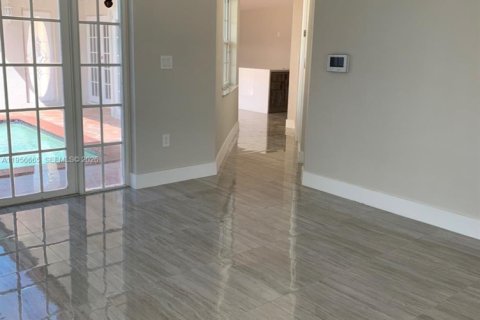 Casa en alquiler en Miami, Florida, 3 dormitorios, 187.29 m2 № 2010582 - foto 5