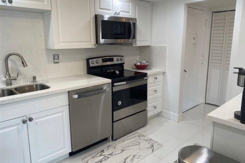 Condo à Pembroke Pines, Floride, 2 chambres  № 2011447