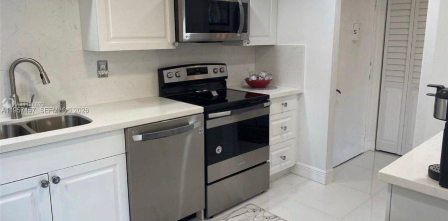 Condo à Pembroke Pines, Floride, 2 chambres  № 2011447