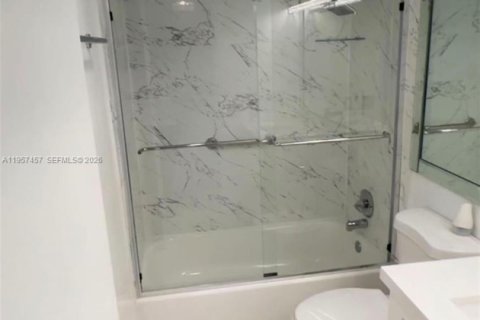 Copropriété à vendre à Pembroke Pines, Floride: 2 chambres, 101.26 m2 № 2011447 - photo 24