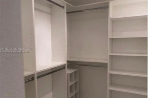 Copropriété à vendre à Pembroke Pines, Floride: 2 chambres, 101.26 m2 № 2011447 - photo 9