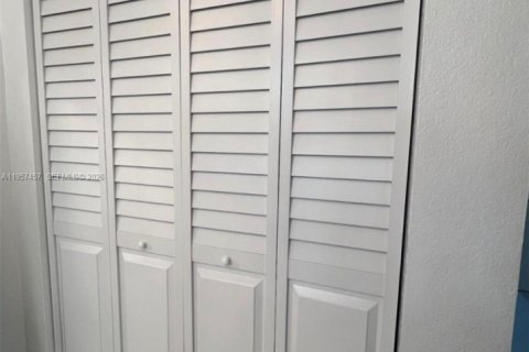 Copropriété à vendre à Pembroke Pines, Floride: 2 chambres, 101.26 m2 № 2011447 - photo 8