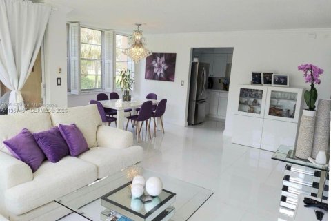 Copropriété à vendre à Pembroke Pines, Floride: 2 chambres, 101.26 m2 № 2011447 - photo 27