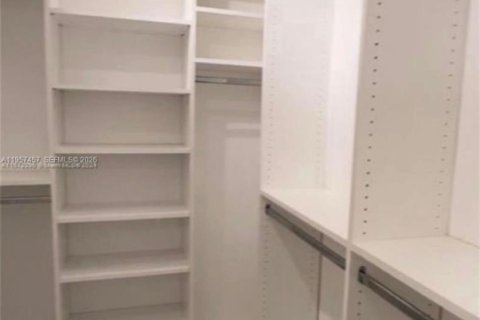 Copropriété à vendre à Pembroke Pines, Floride: 2 chambres, 101.26 m2 № 2011447 - photo 10