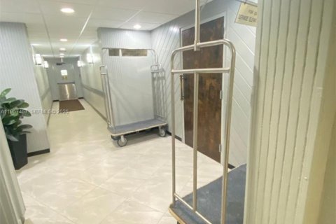 Copropriété à vendre à Pembroke Pines, Floride: 2 chambres, 101.26 m2 № 2011447 - photo 4