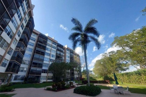 Copropriété à vendre à Pembroke Pines, Floride: 2 chambres, 101.26 m2 № 2011447 - photo 20