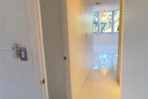 Copropriété à vendre à Pembroke Pines, Floride: 2 chambres, 101.26 m2 № 2011447 - photo 22