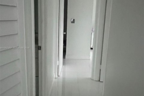 Copropriété à vendre à Pembroke Pines, Floride: 2 chambres, 101.26 m2 № 2011447 - photo 3