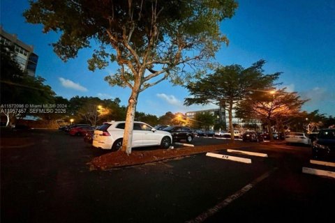 Copropriété à vendre à Pembroke Pines, Floride: 2 chambres, 101.26 m2 № 2011447 - photo 16