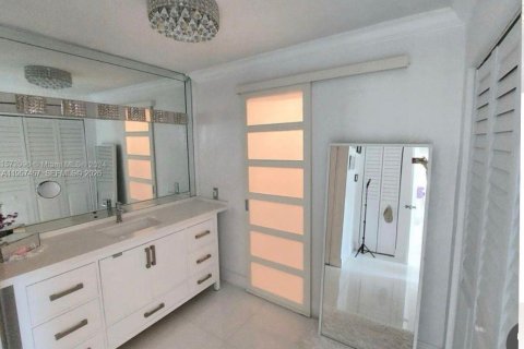 Copropriété à vendre à Pembroke Pines, Floride: 2 chambres, 101.26 m2 № 2011447 - photo 11