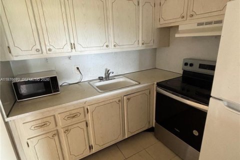 Condo in West Palm Beach, Florida, 1 bedroom  № 2040536 - photo 3