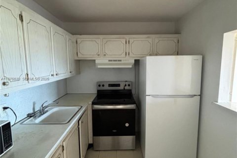 Condo in West Palm Beach, Florida, 1 bedroom  № 2040536 - photo 4