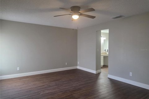 Villa ou maison à vendre à Mascotte, Floride: 4 chambres, 172.05 m2 № 1677599 - photo 10