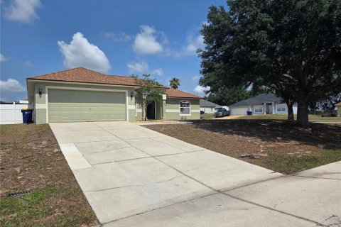 House in Mascotte, Florida 4 bedrooms, 172.05 sq.m. № 1677599 - photo 1