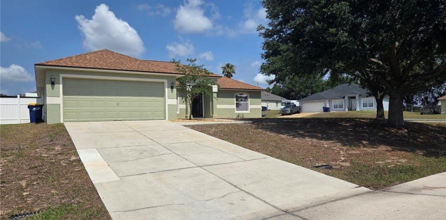 House in Mascotte, Florida 4 bedrooms, 172.05 sq.m. № 1677599
