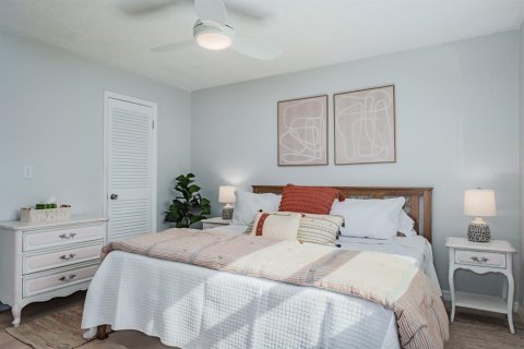 Condo in Saint Pete Beach, Florida, 1 bedroom  № 2330653 - photo 20
