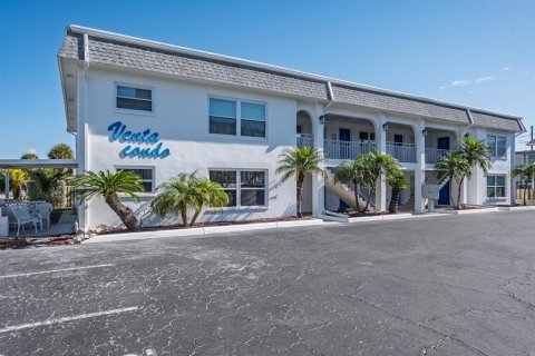 Condo in Saint Pete Beach, Florida, 1 bedroom № 2330653
