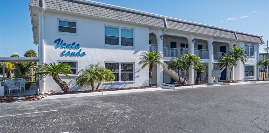 Condo in Saint Pete Beach, Florida, 1 bedroom  № 2330653
