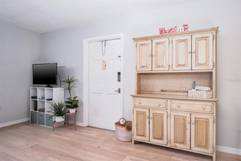 Condo in Saint Pete Beach, Florida, 1 bedroom  № 2330653 - photo 6